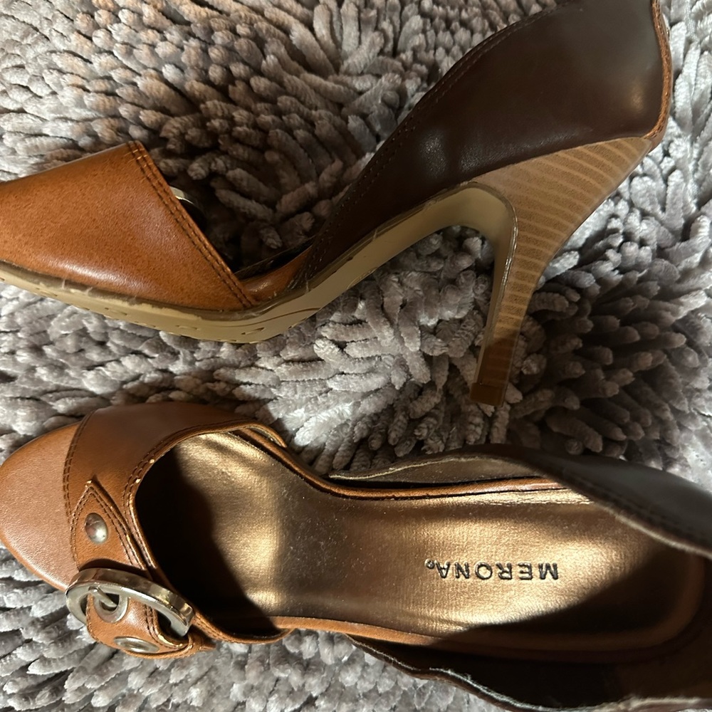 Heels - Picture 2 of 3